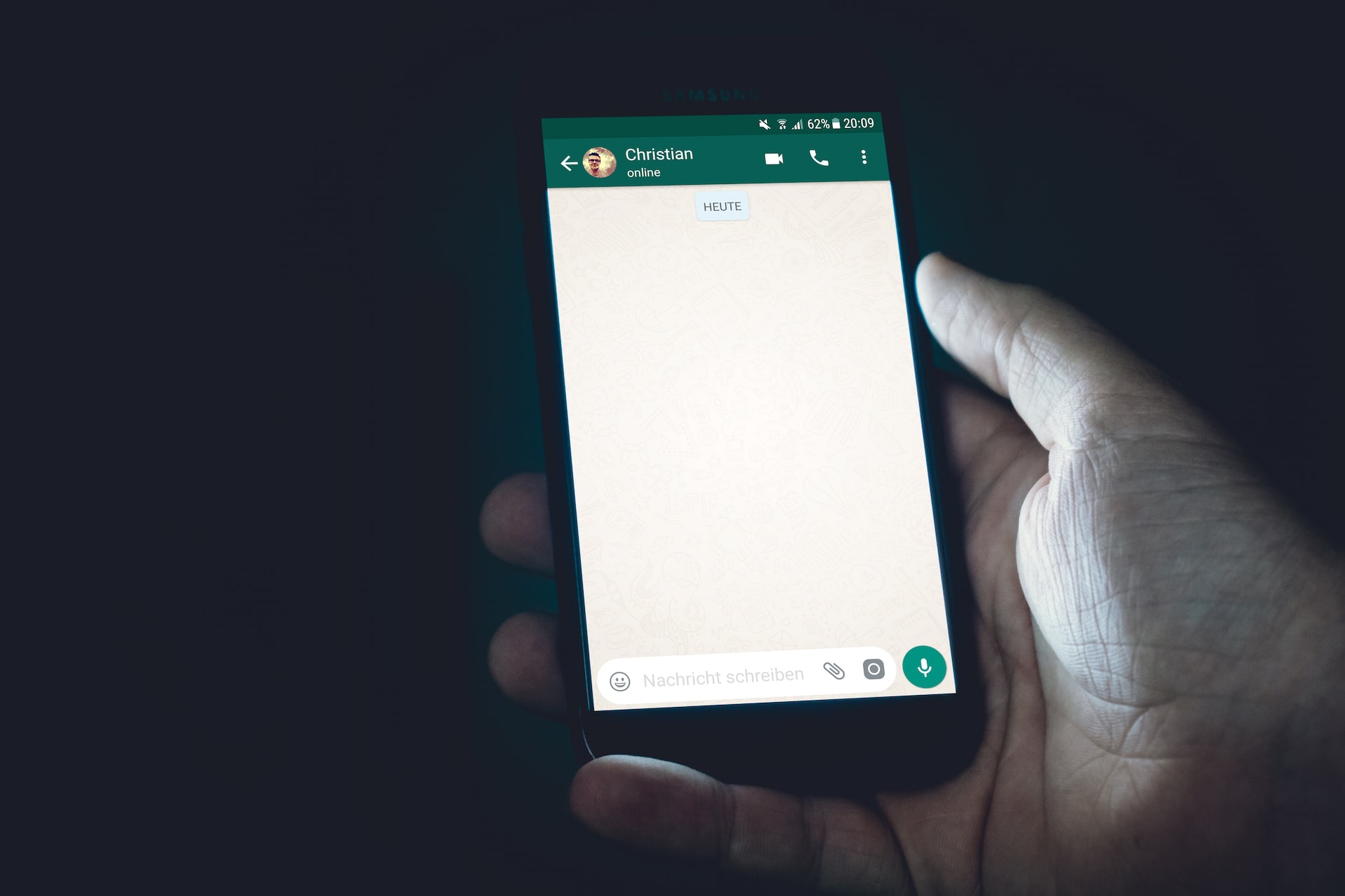 Dar el pésame por WhatsApp ¿Cómo hacerlo bien?