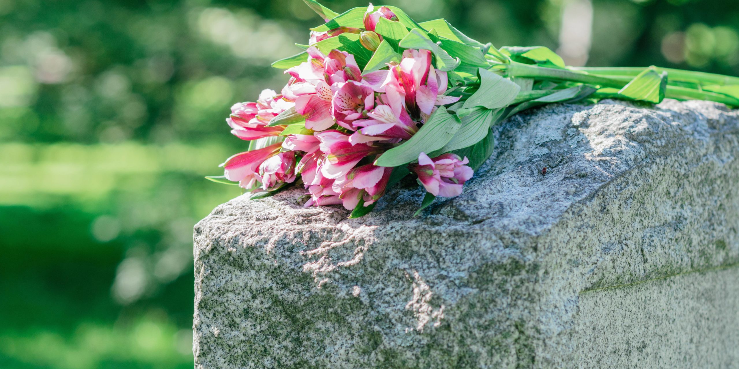 ¿Qué es la inhumación? Te contamos su significado
